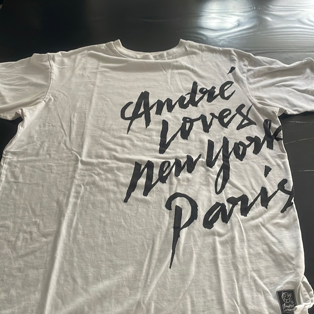 Men’s white extra large, short sleeve T-shirt